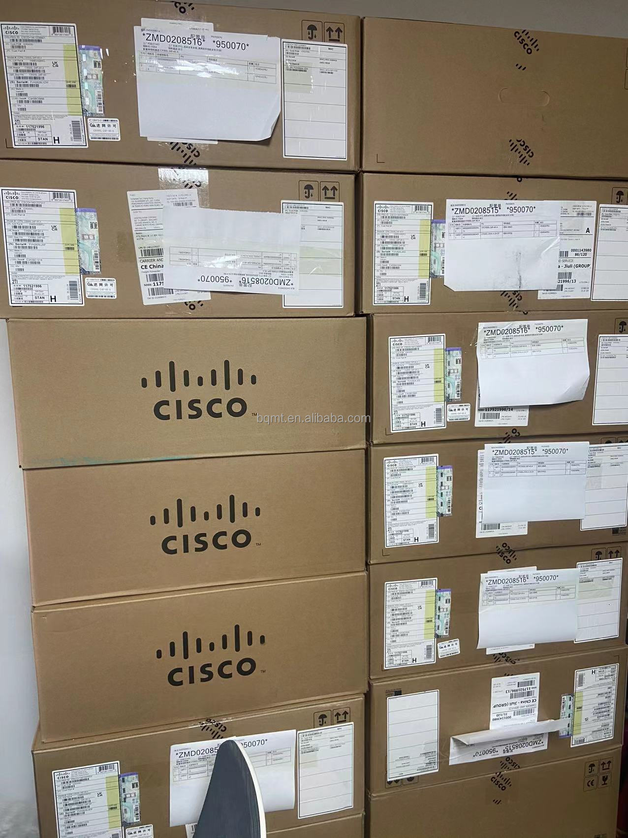 Router Cisco C8300-2N2S-4T2X 2 - Router With Sfp+ 10G Port recensione e prezzo